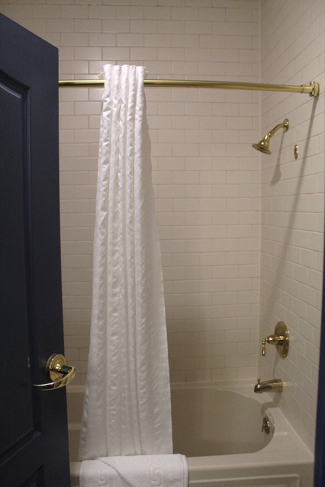King Suite, Lake View
