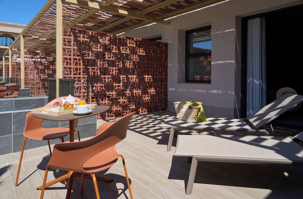 Junior Suite con Jacuzzi y Terraza con vista Piscina - Photo 3