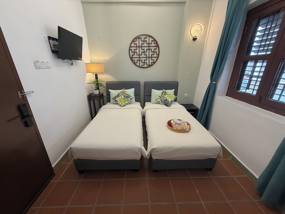 Grand Room, 1 King Bed photo 3