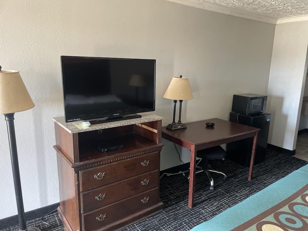 Standard Room, 1 King Bed, Smoking photo 1