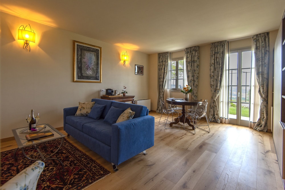 Suite, Multiple Beds - Photo 15