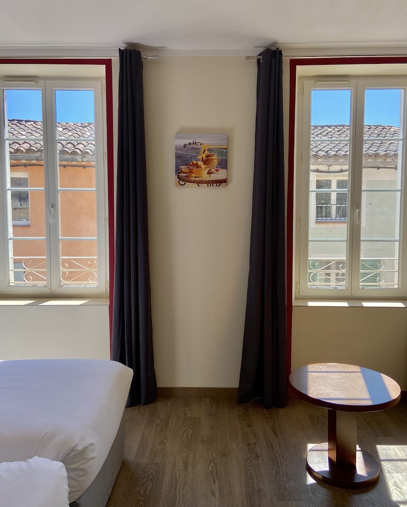 Deluxe Suite - Photo 9
