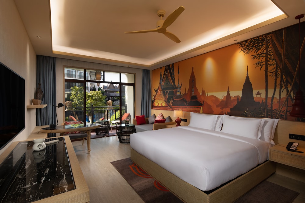 Deluxe Room, 1 King Bed photo 1