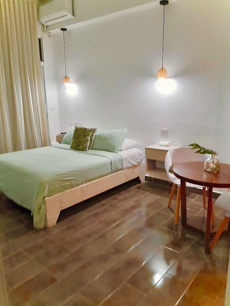 Standard Studio, 1 Queen Bed, Ocean View, Oceanfront