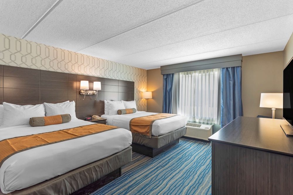 Suite, 2 Queen Beds, Non Smoking, Refrigerator & Microwave (1st Floor;With Single Sofabed)