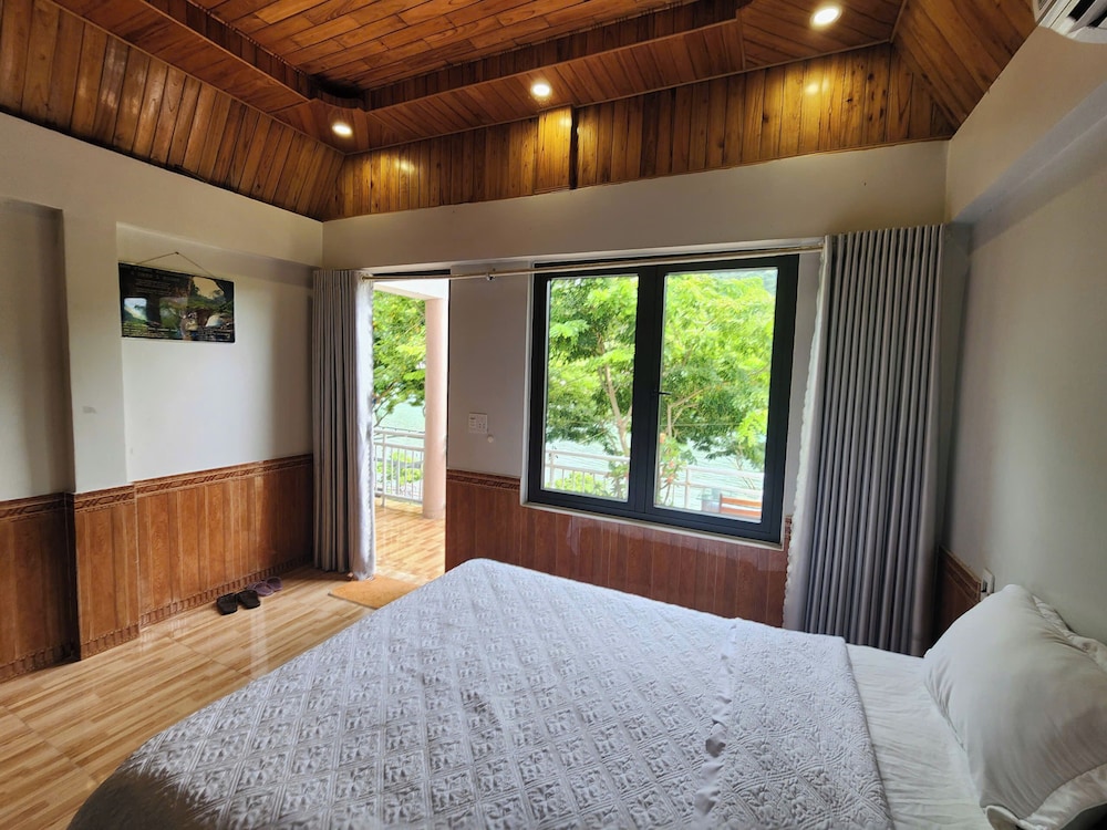 Quadruple Room, Lake View photo 2