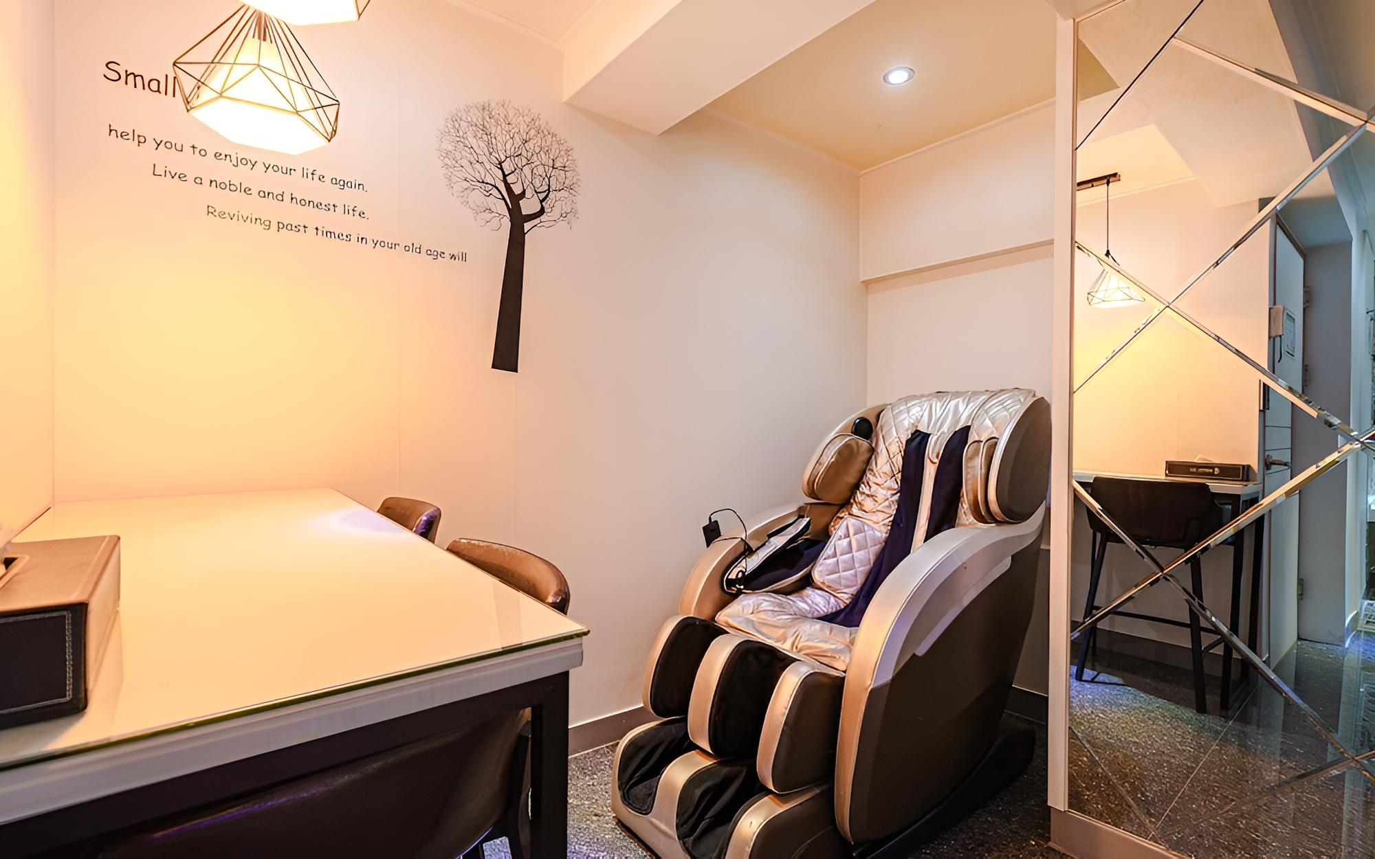 Room (VIP massage chair room (no hard pc/ma) photo 1