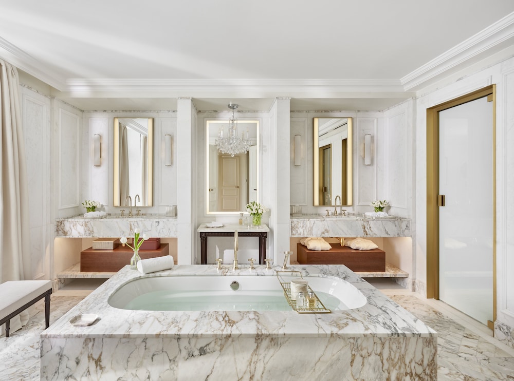Presidential Suite thumbnail 5