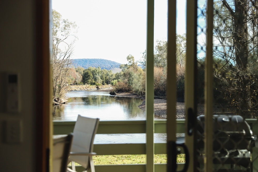 Deluxe Cabin, 2 Bedrooms, River View photo 2