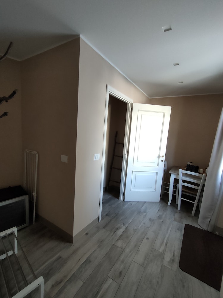Standard Double Room, 1 Queen Bed, Hill View photo 2
