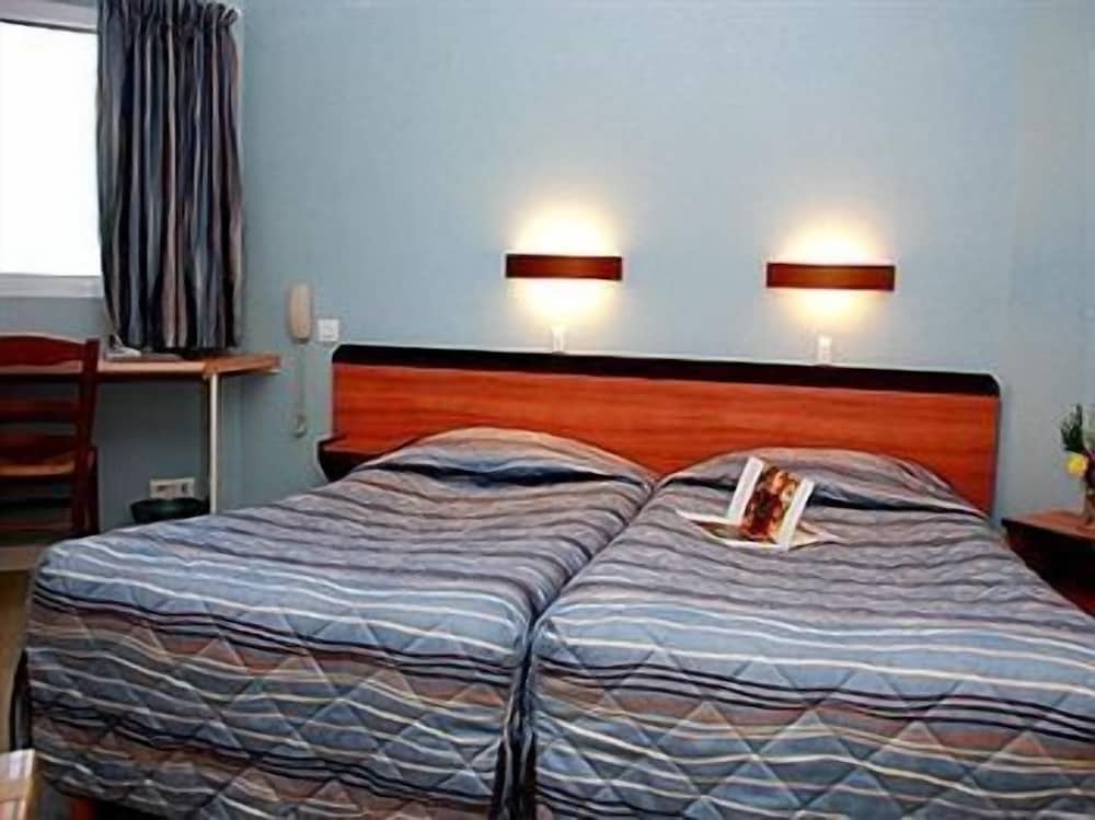Standard Twin Room - Photo 1