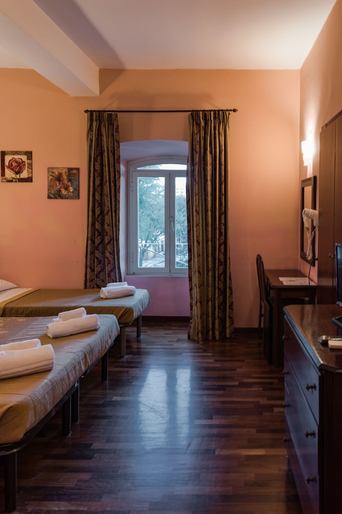 Quadruple Room photo 3