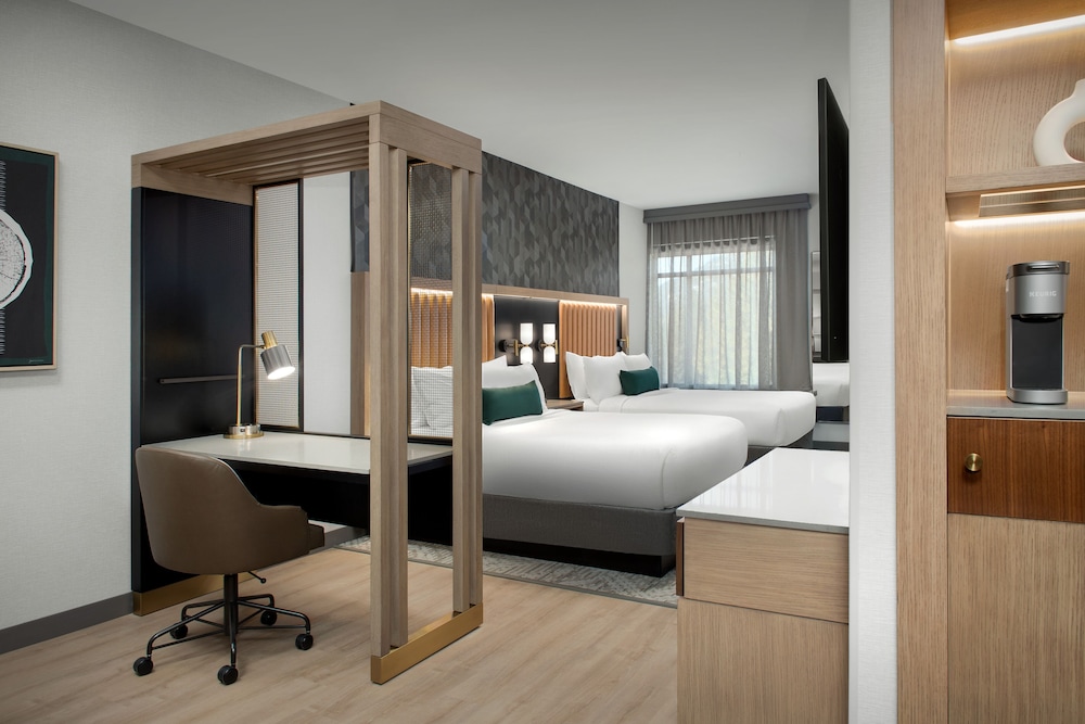 Studio, Multiple Beds (Mobility/Hearing Accessible, Tub)