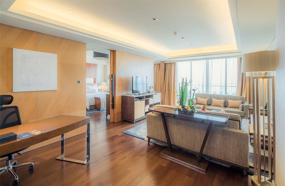 Deluxe VIP Seaview Suite - Photo 4