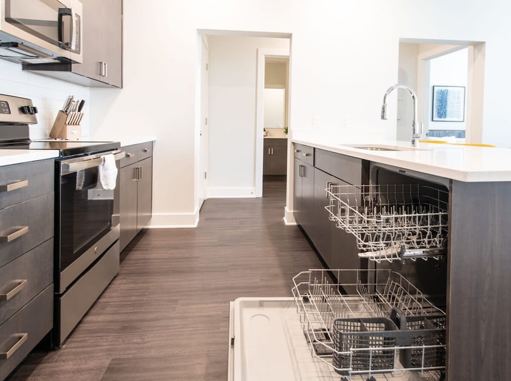 Cozysuites Wspaniałe mieszkanie z 3 sypialniami w centrum Cincinnati, Zdjęcie 46