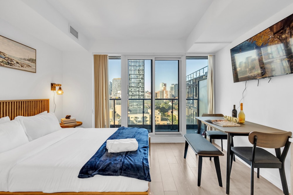 Classic Studio, 1 Queen Bed, City View