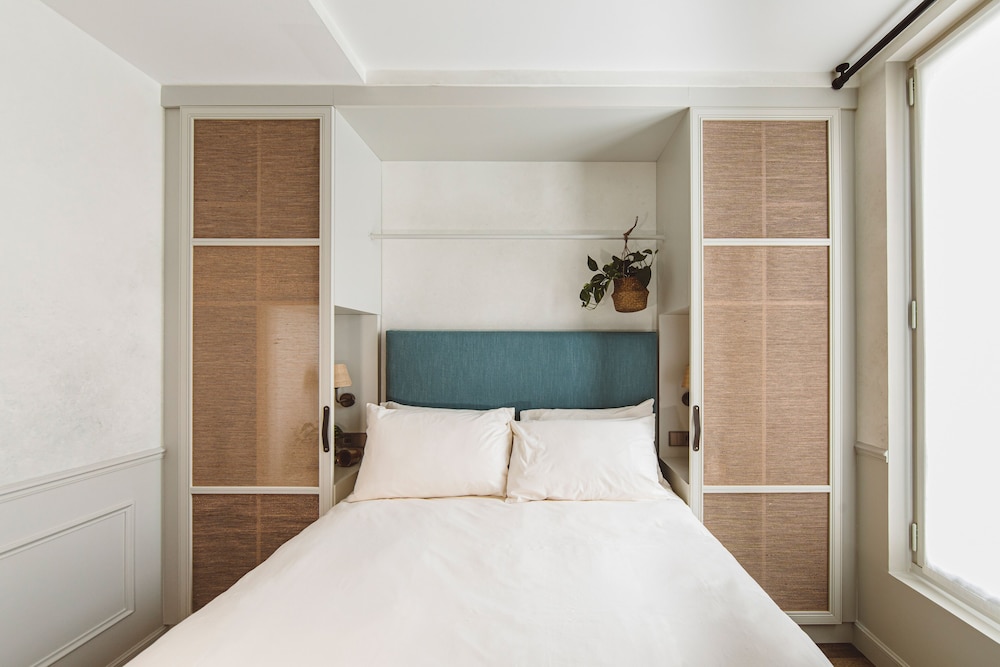 Standard Double Room (Working HOY) thumbnail 6