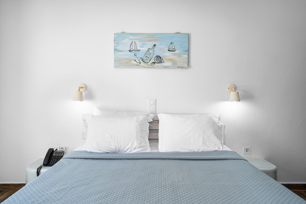 Deluxe Double Room with Street View photo 2