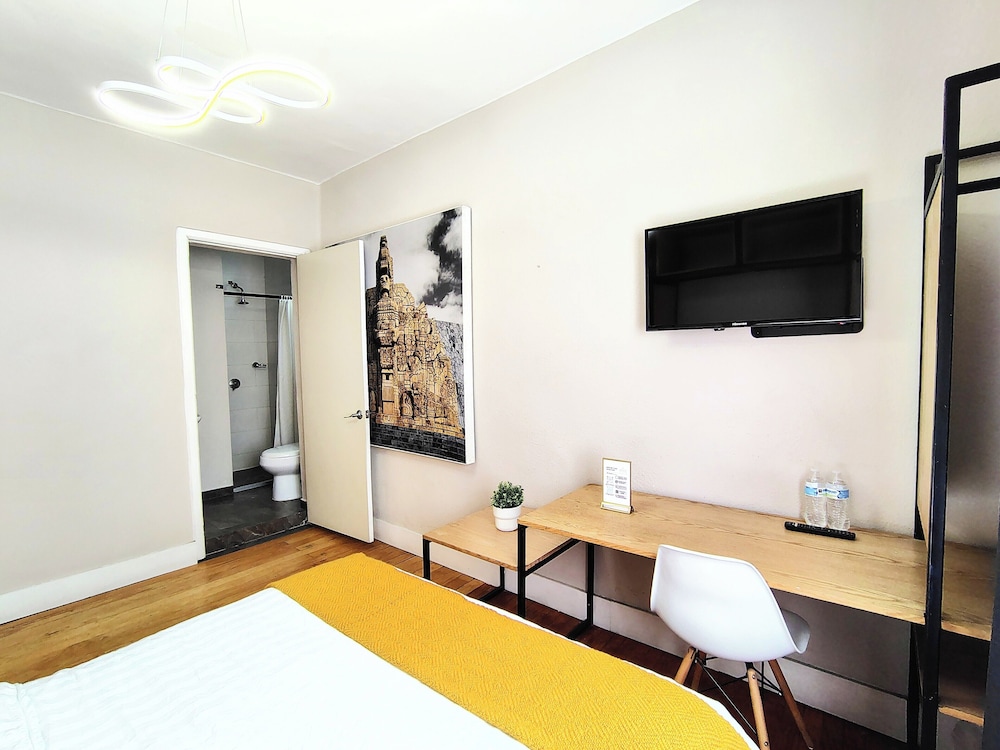Standard Room, 1 Double Bed, Private Bathroom - Photo 2