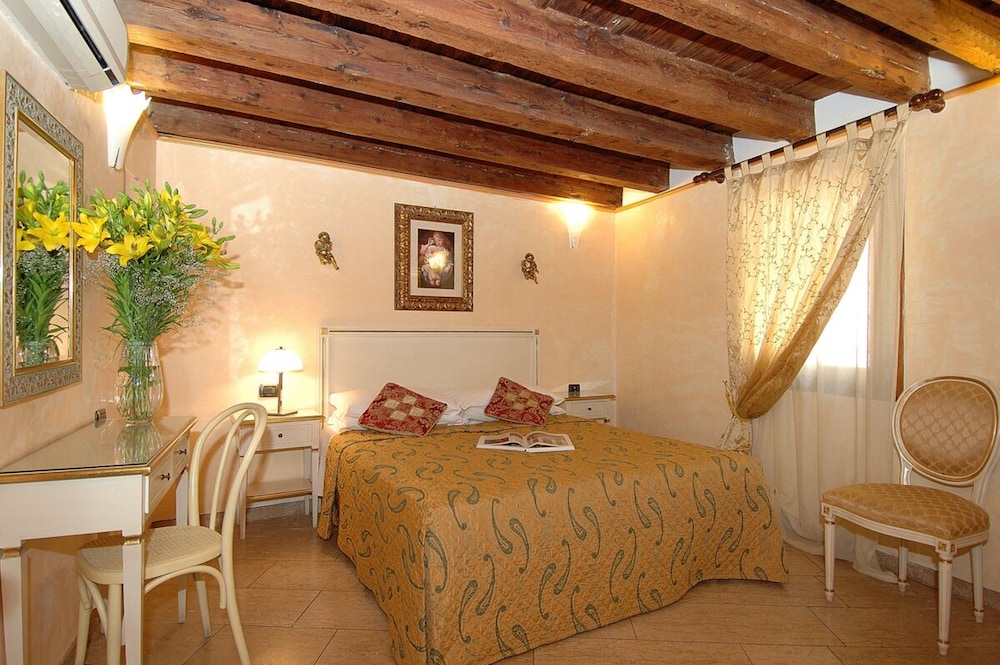 Double or Twin Room photo 1