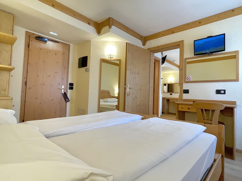 Double or Twin Room photo 2