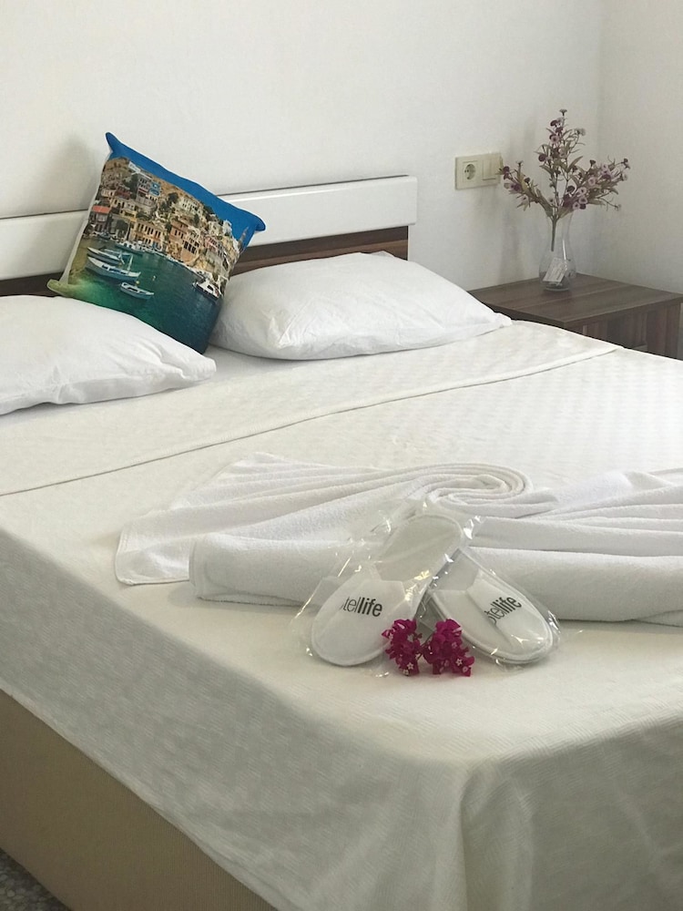 Standard Double Room - Photo 15