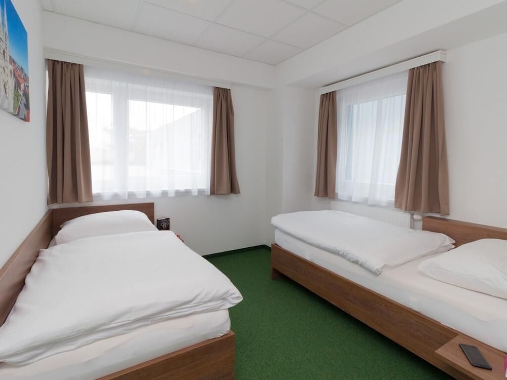 Basic Twin Room photo 2