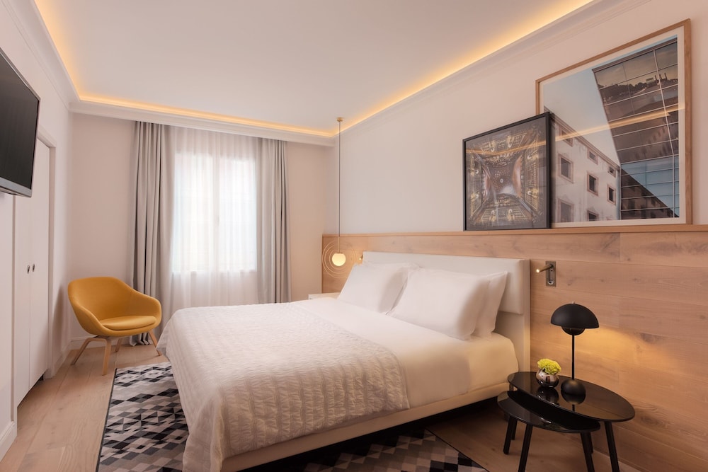 Suite, 1 Bedroom, City View, Corner thumbnail 5