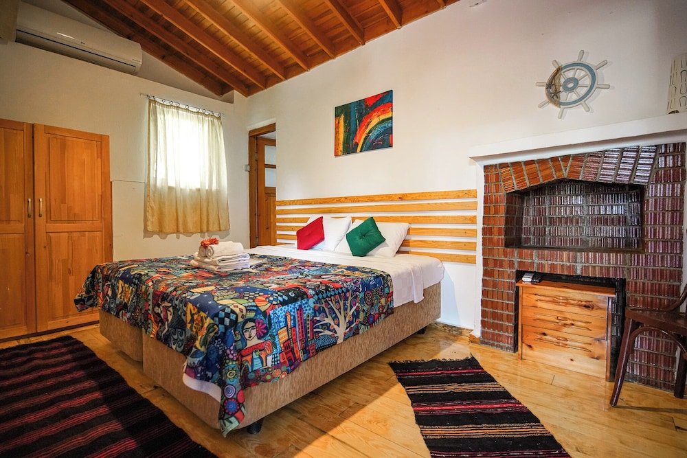 Standard Room, 1 Queen Bed, Courtyard View photo 1