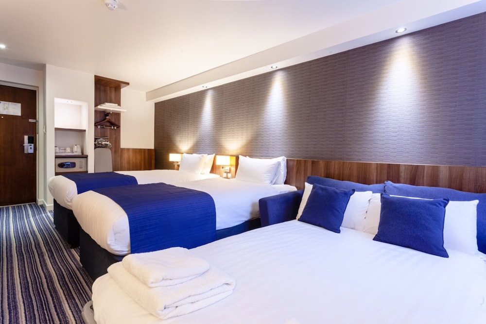 Standard Room, Multiple Beds (with Free Hot Breakfast) - Photo 3