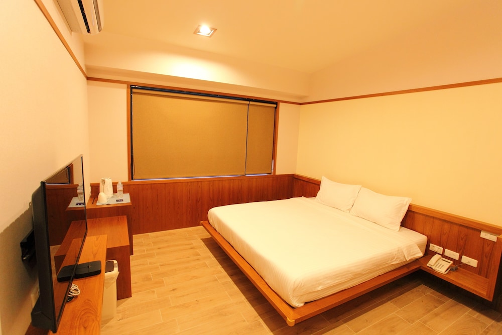 Standard Room, 1 Queen Bed, Non Smoking (202/203) photo 1
