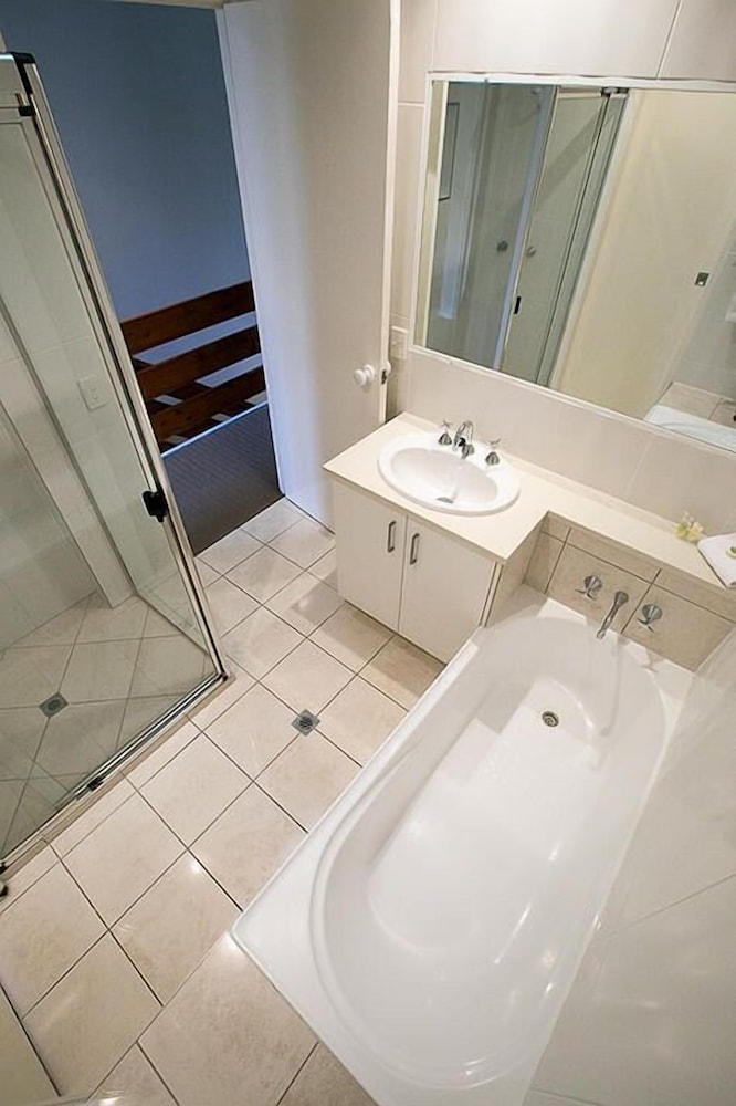 Villa 1 - 2 Bedrooms (Indoor Pet Friendly) - Waterfront photo 2