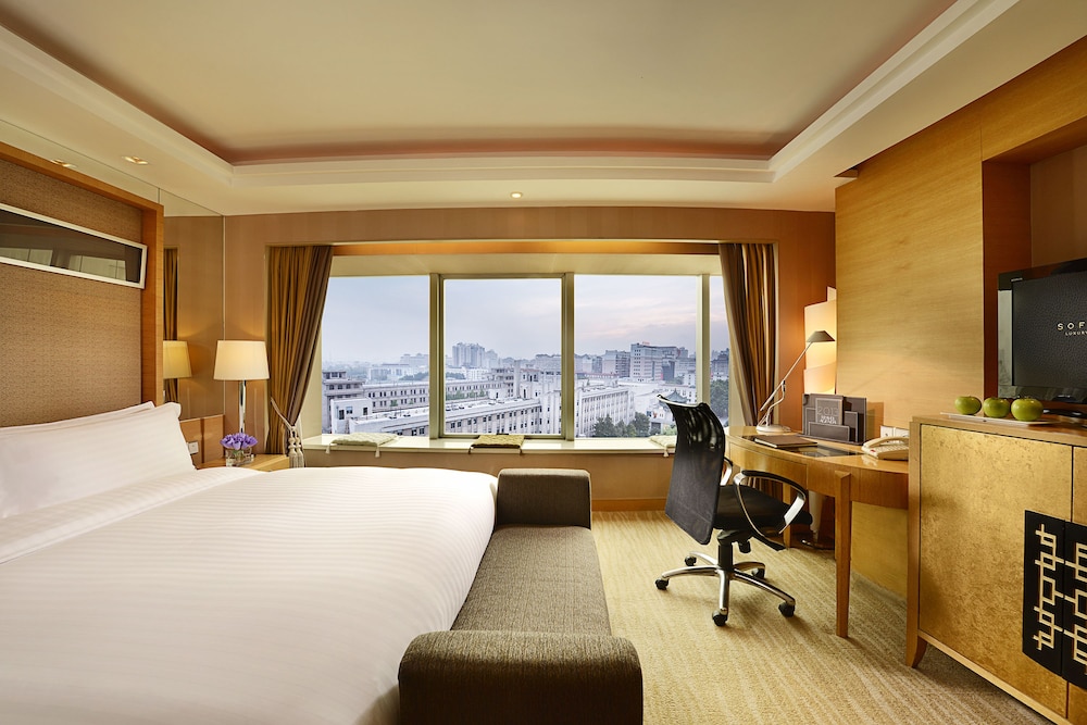 Luxury Room, 1 King Bed, City View