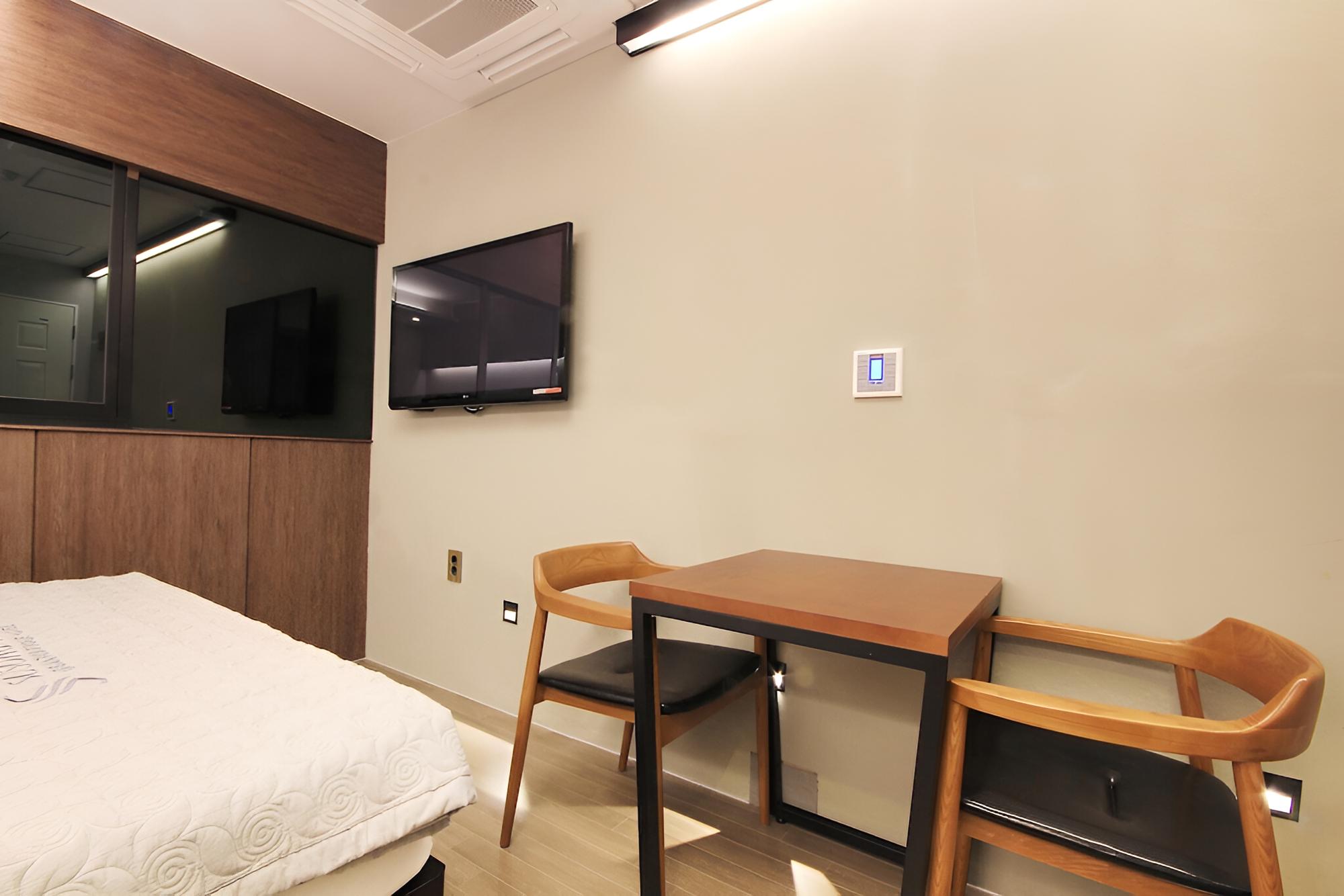 Room (Standard Room) - Photo 16