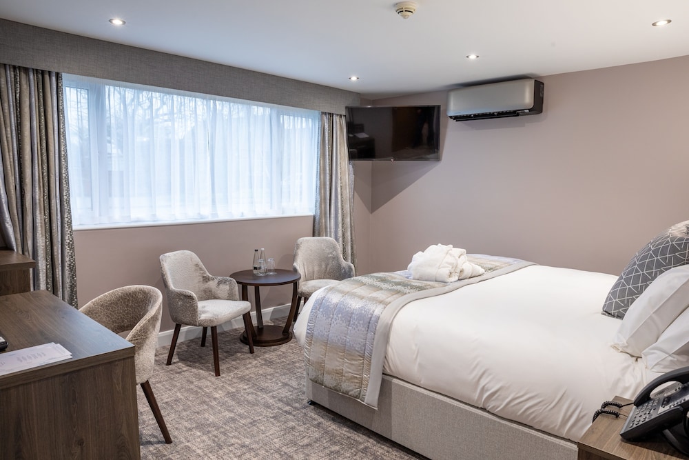 Superior Room, 1 King Bed, Non Smoking (Converts to 2 Twin Beds) - Photo 1