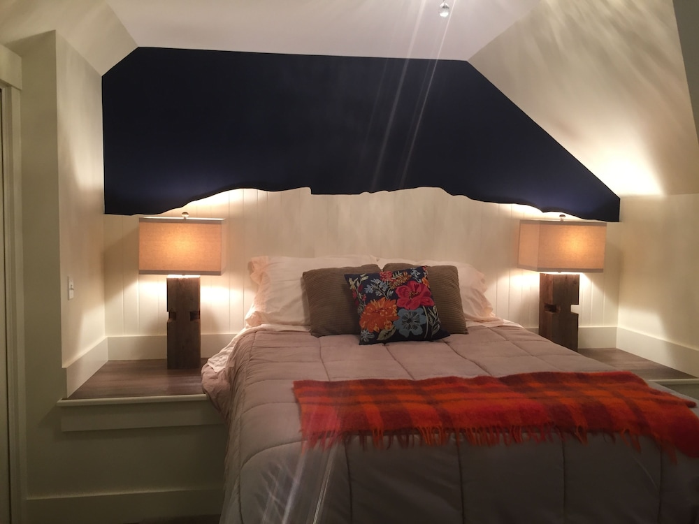 Traditional Condo, 1 Queen Bed, Kitchen, City View photo 1