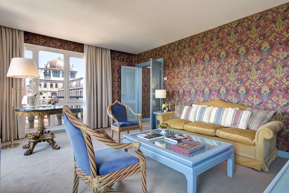 Presidential Suite thumbnail 5