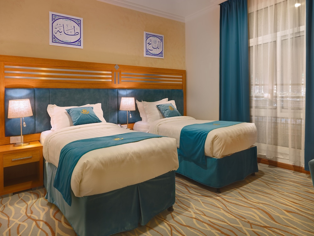 Standard Room, 1 Queen Bed photo 2