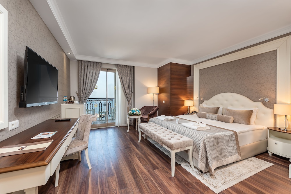 Standard Room, Partial Sea View photo 3