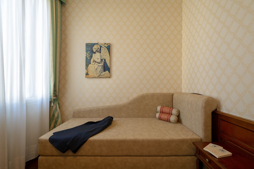 Classic Triple Room photo 2