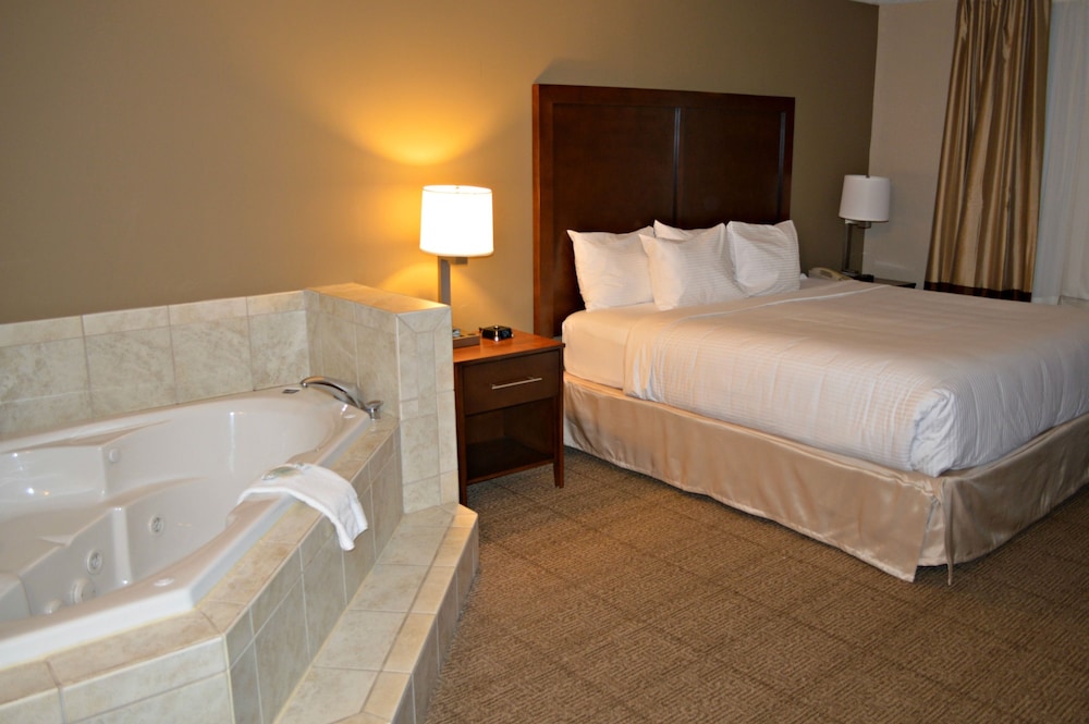Deluxe Room, 1 King Bed, Non Smoking - Photo 4