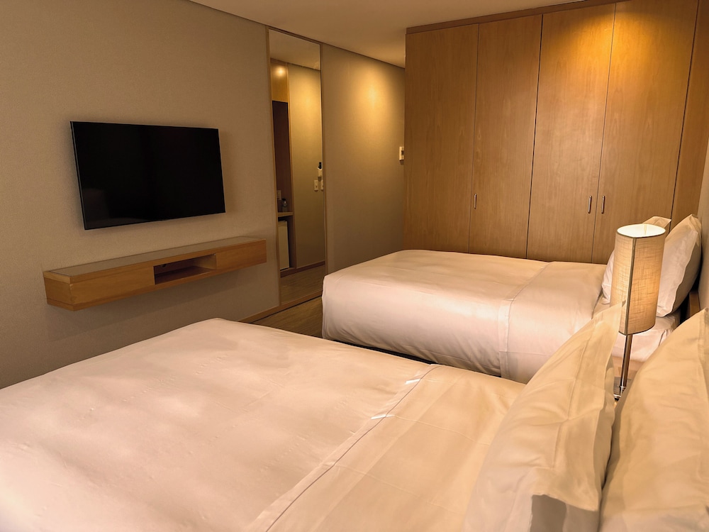 Standard Twin Room - Photo 5