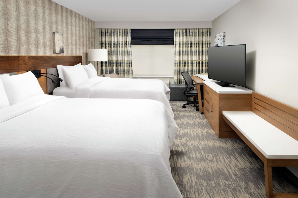 Suite, 2 Queen Beds, Accessible (Mobility & Hearing, Roll-in Shower) photo 3