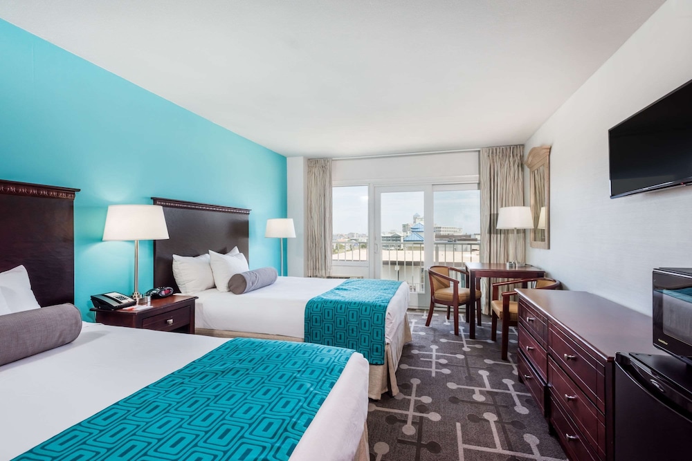 Room, 2 Queen Beds, Non Smoking, Partial Ocean View - Photo 1