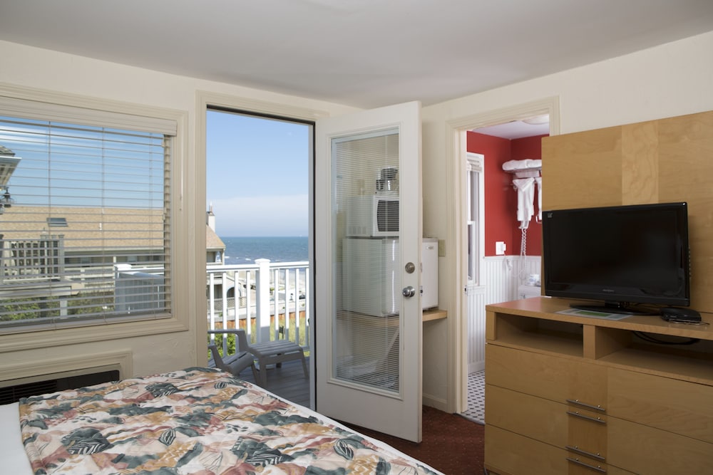 Standard Room, 1 Queen Bed, Ocean View (Value Ocean View 2nd Floor)