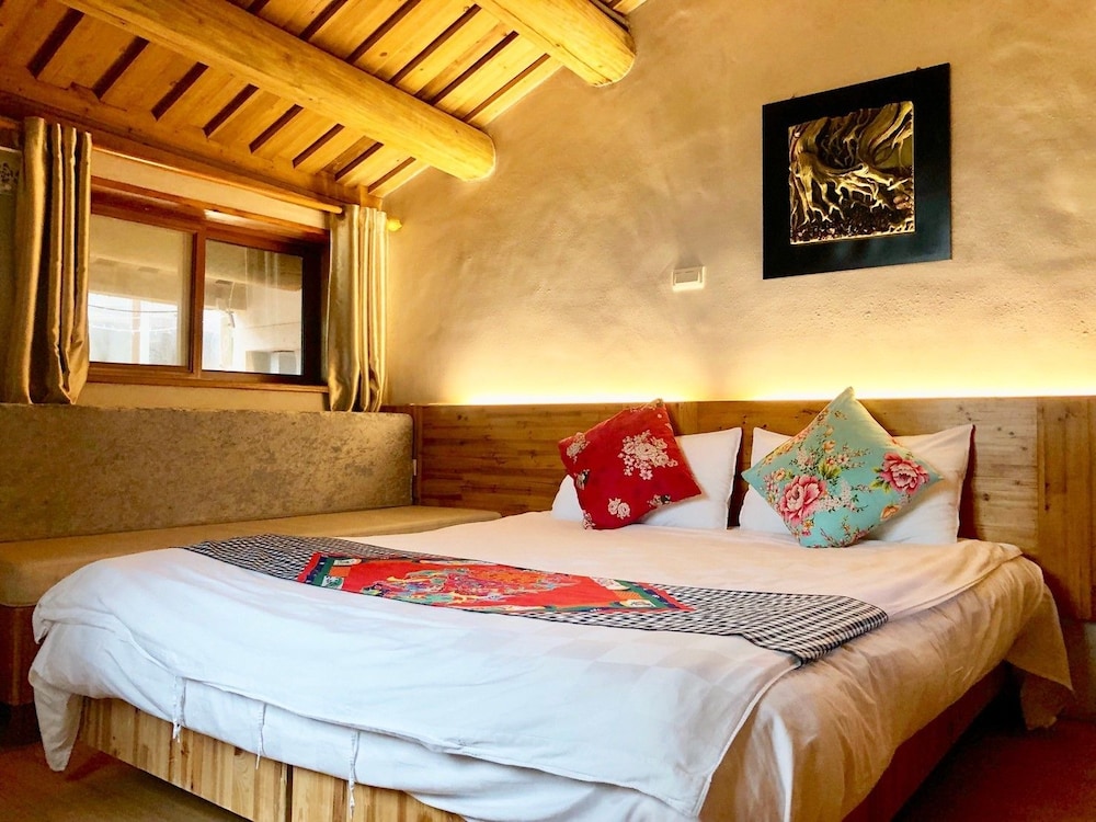 Deluxe Double Room (402)