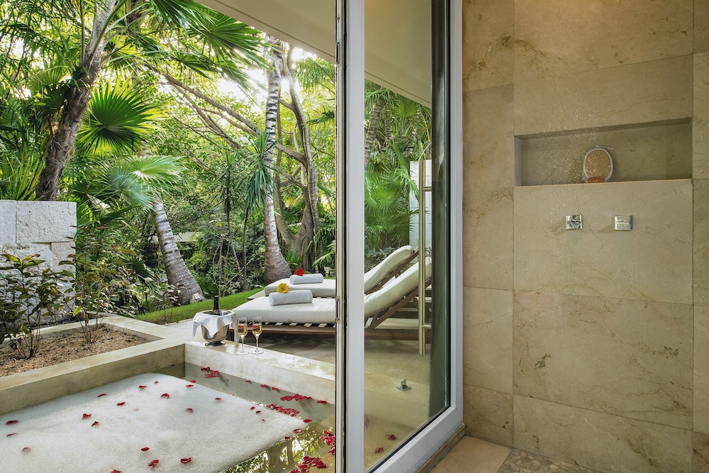 Junior Suite, Patio - Photo 8