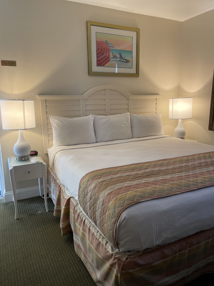 Deluxe Room, 1 King Bed, Kitchenette - Photo 6