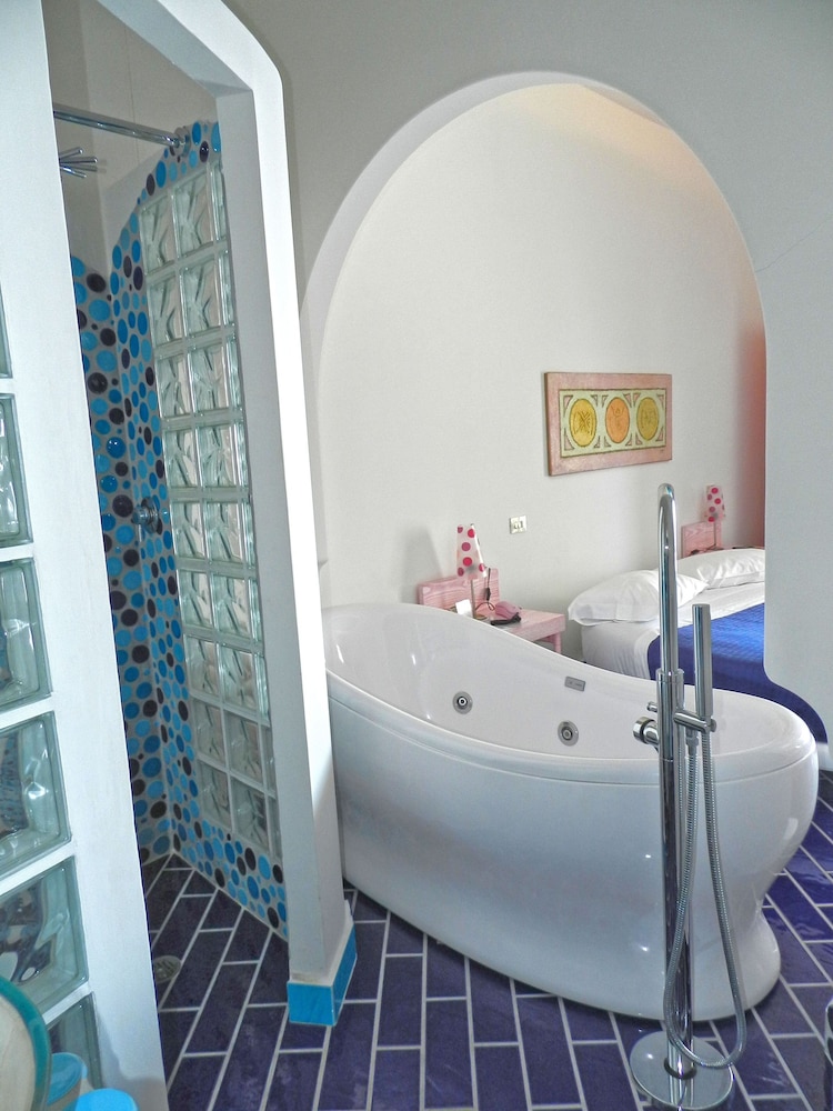 Deluxe Double Room, 1 Bedroom, Terrace, Sea View photo 3