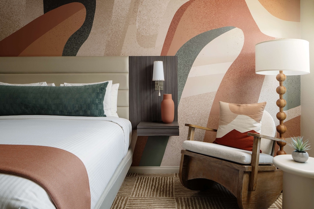 Premium Room, 1 King Bed with Sofa bed - Photo 3